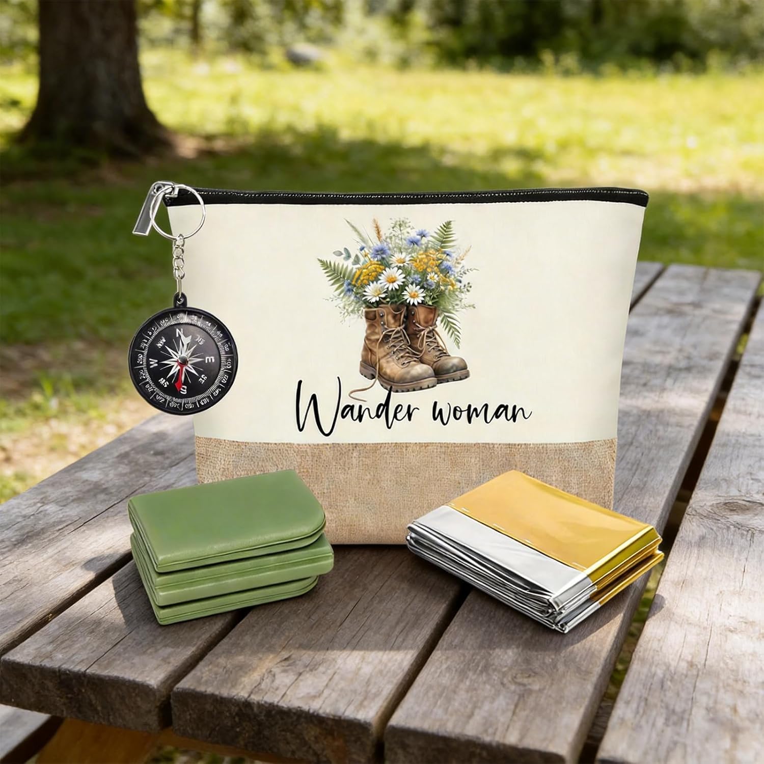 Wander-Set Damen 4-teilig: Kosmetiktasche, Sitzkissen, Kompass, Waermedecke