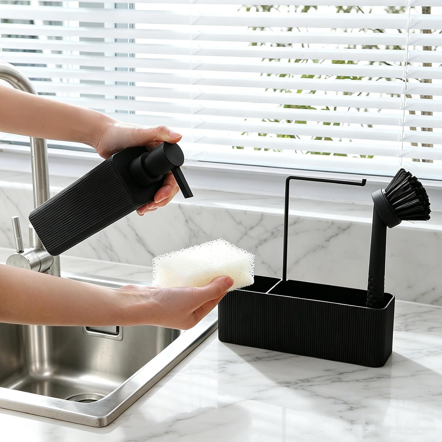 Spuelmittelspender mit Schwammhalter Schwarz Set fuer Kueche Waschbecken