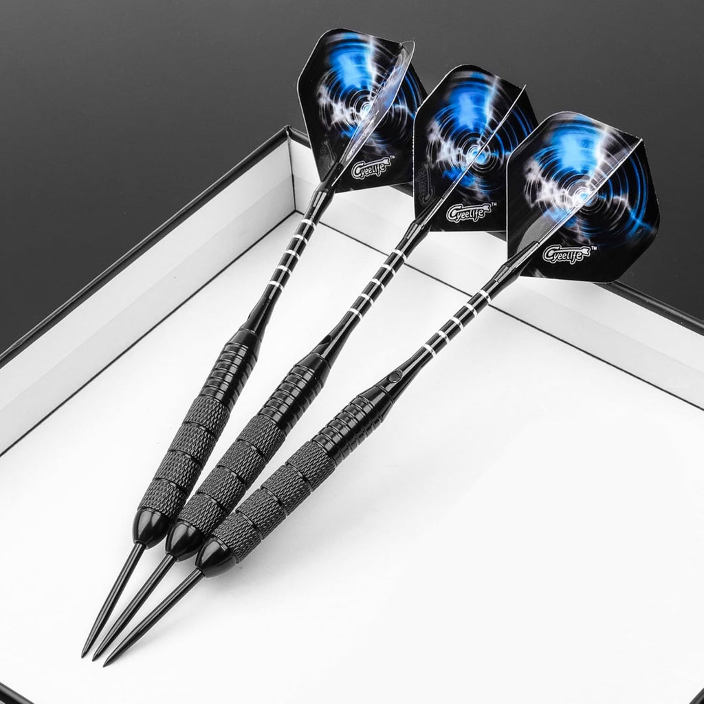 Cyeelife Steeldarts Metallspitze 22 g 12er Set mit 24 Flights und Sharpener
