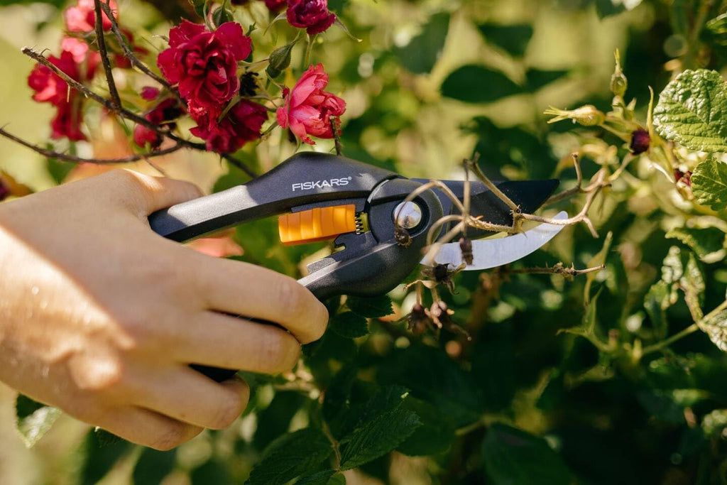 Fiskars Bypass-Gartenschere P26 20 cm Antihaft Stahlklingen Schwarz/Orange