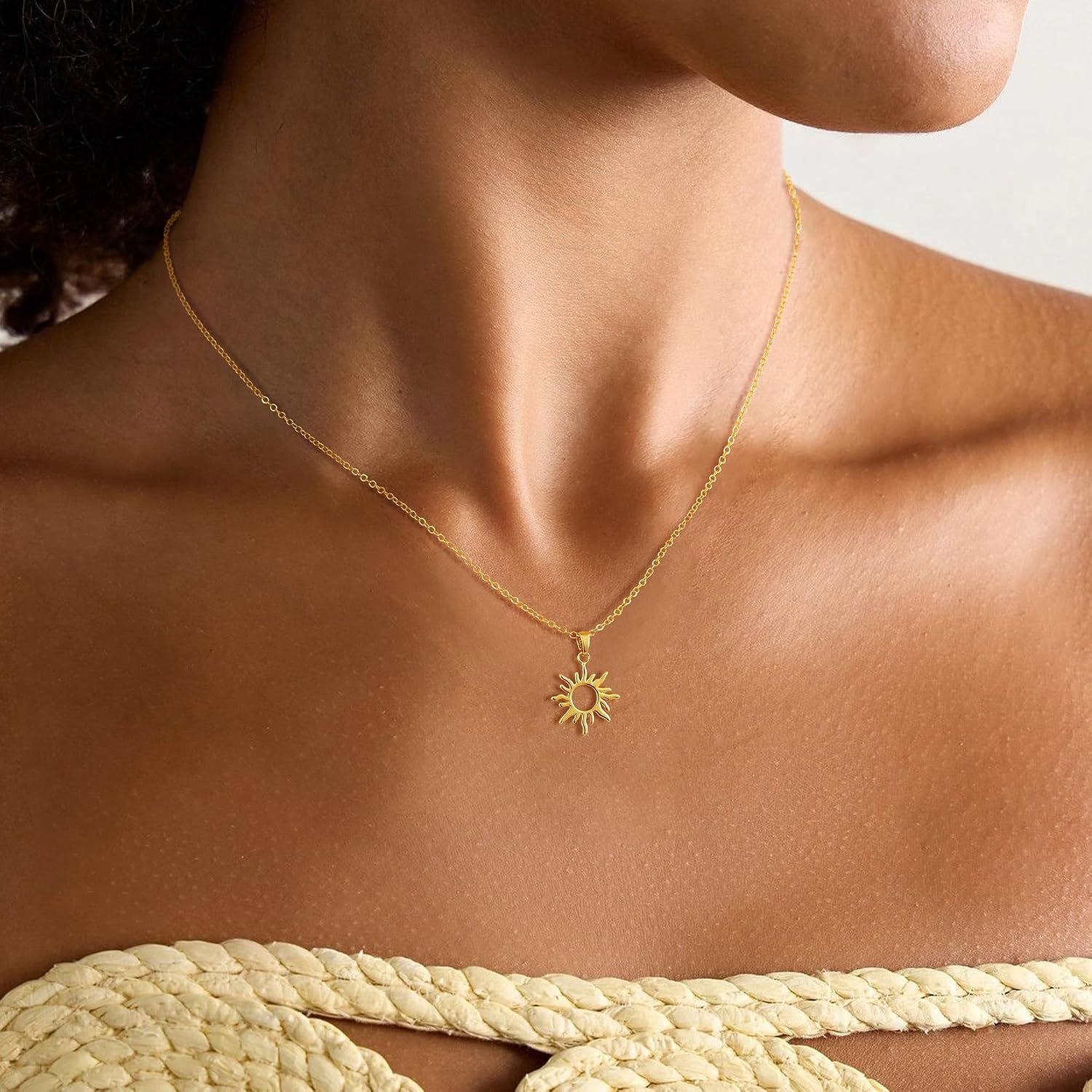Tewiky Sonnenanhaenger Halskette Damen 14K Gold vergoldet Silber Layering