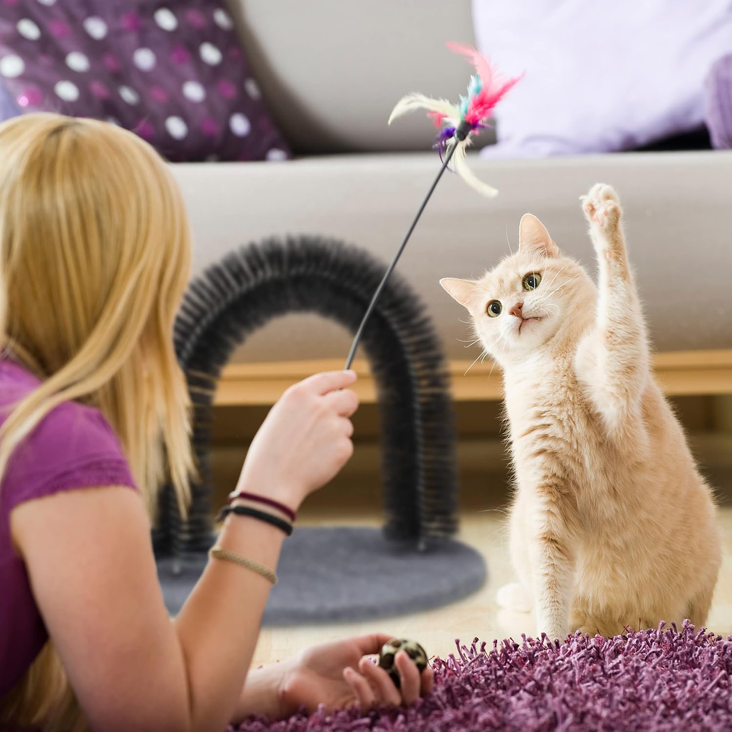 Relaxdays Katzen Enthaarungsbogen mit Katzenminze Fellpflege Schwarz 1 Stück