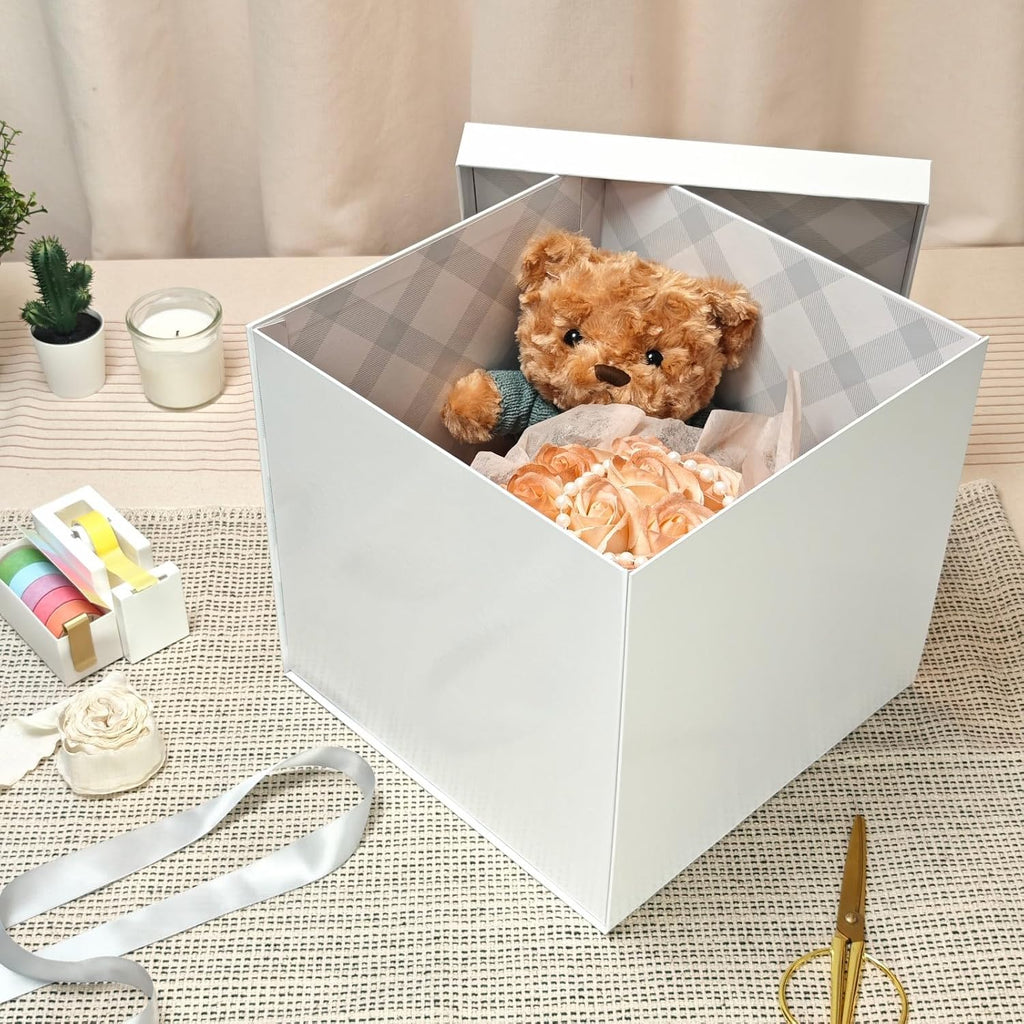 Tekhoho Geschenkbox Weiss 22x22x20,5 cm mit kariertem Innenfutter
