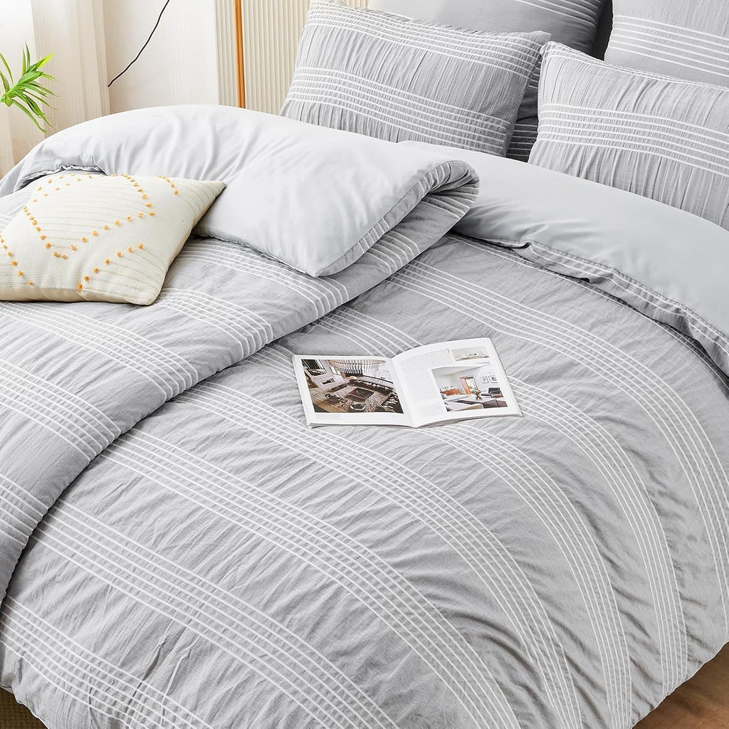 Qucover Bettwaesche 135x200 Seersucker grau weiss gestreift Mikrofaser 200cm-220cm