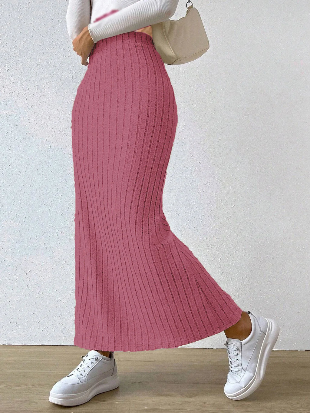 2026 Fashion Spring/Summer New Collection: High-waisted, side-split, fitted, knitted mini skirt for women.