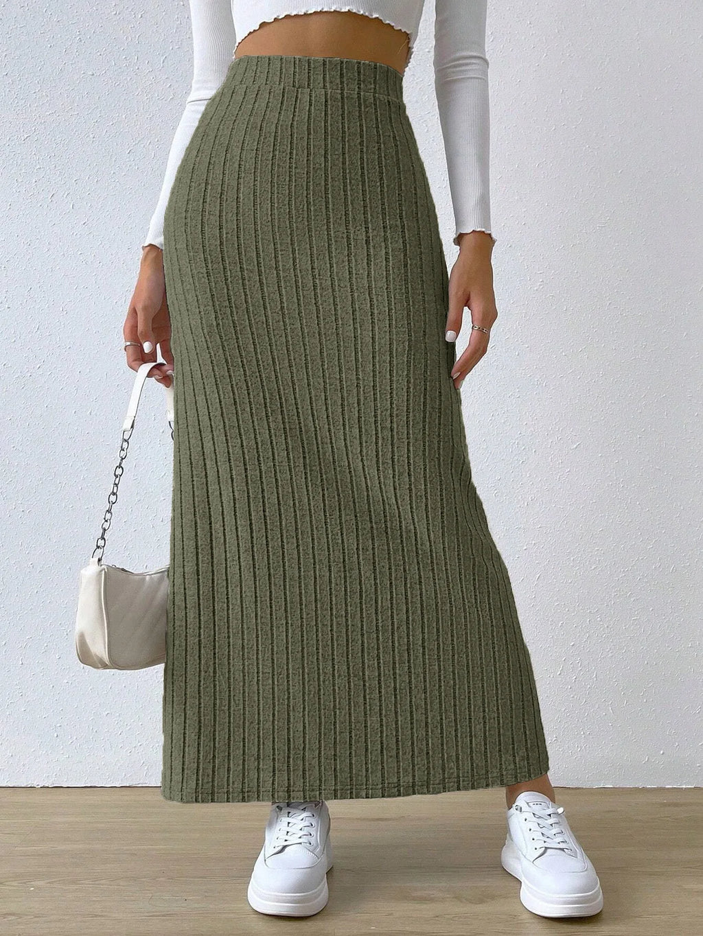 2026 Fashion Spring/Summer New Collection: High-waisted, side-split, fitted, knitted mini skirt for women.